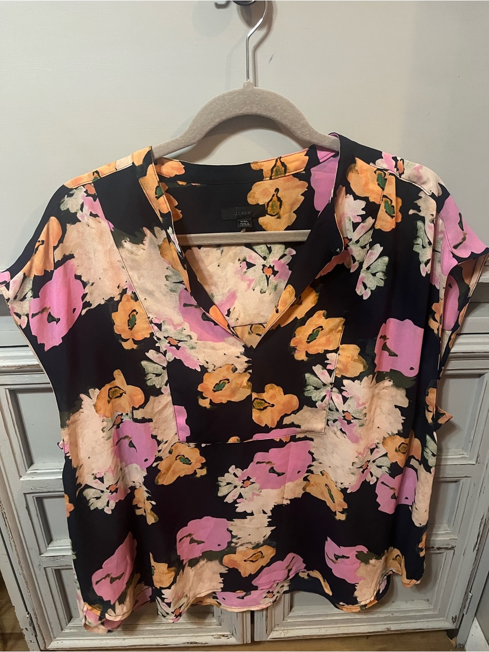 Floral V-Neck Women's Top in Navy blue, Pink & Peach. XXL. Lightweight and flowy